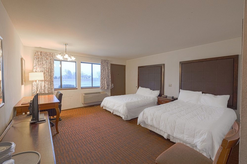 Harlan Inn and Suites - photo 33