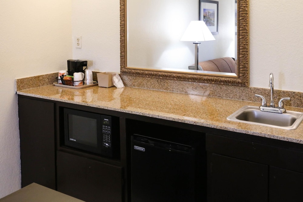 Greenville Pelham Inn by IHG - photo 42