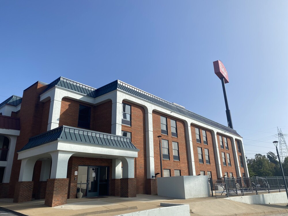 HomeTowne Studios by Red Roof Prattville - photo 3