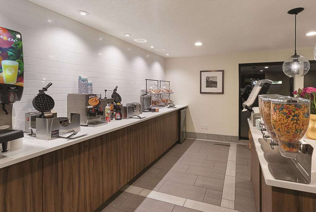 La Quinta Inn & Suites by Wyndham Portland NW - photo 28