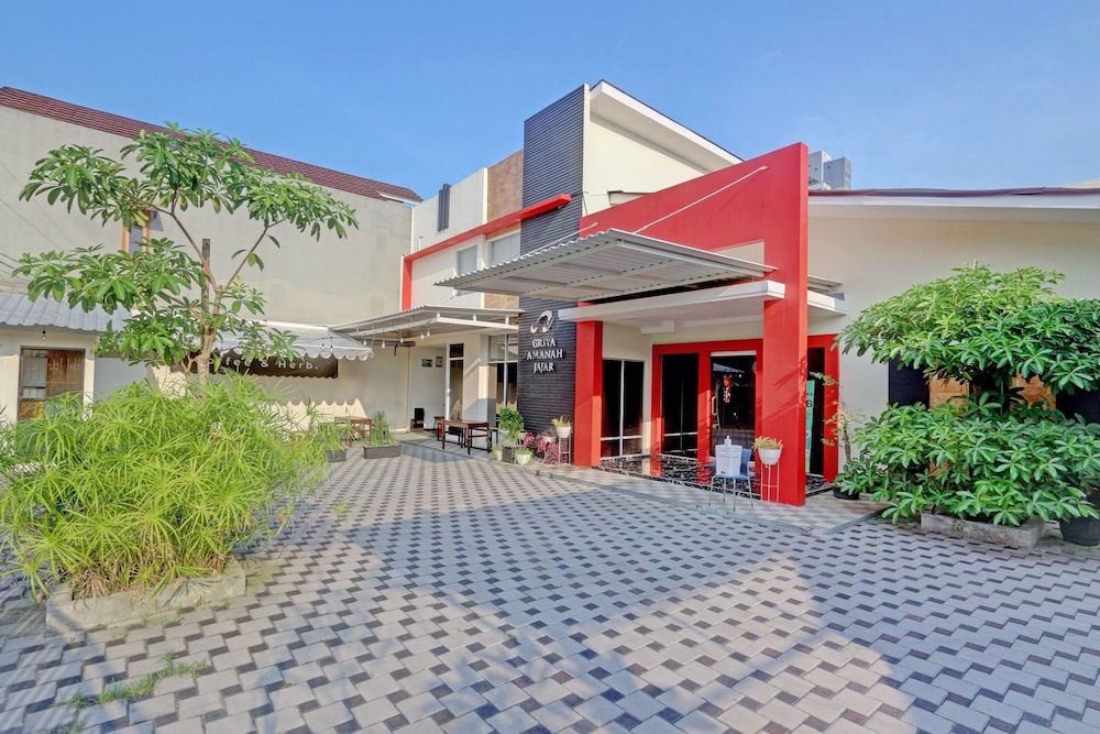 Oyo Capital O 90410 Griya Amanah Jajar Syariah — Surakarta