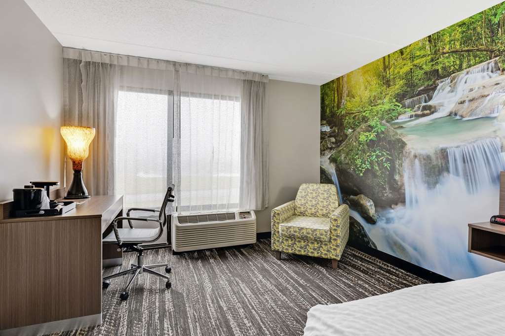 Clarion Pointe Near Erie Casino - photo 20