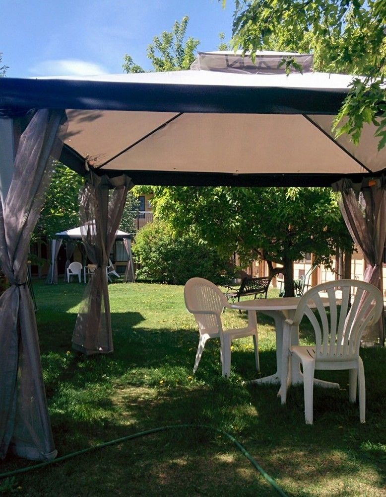 Hospitality Courtyard Inn in Cranbrook, Canada