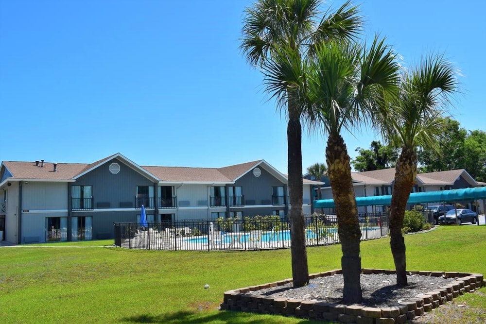 Howard Johnson by Wyndham Beaufort Parris Island - photo 23