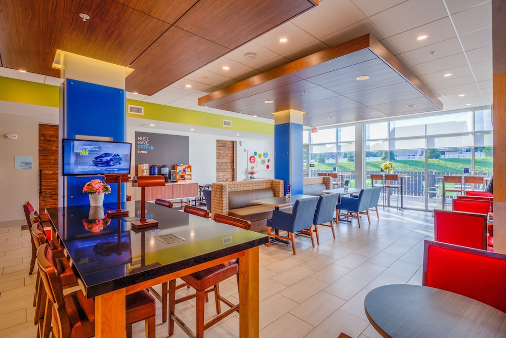 Holiday Inn Express & Suites Reedsville State Coll Area by IHG - photo 21