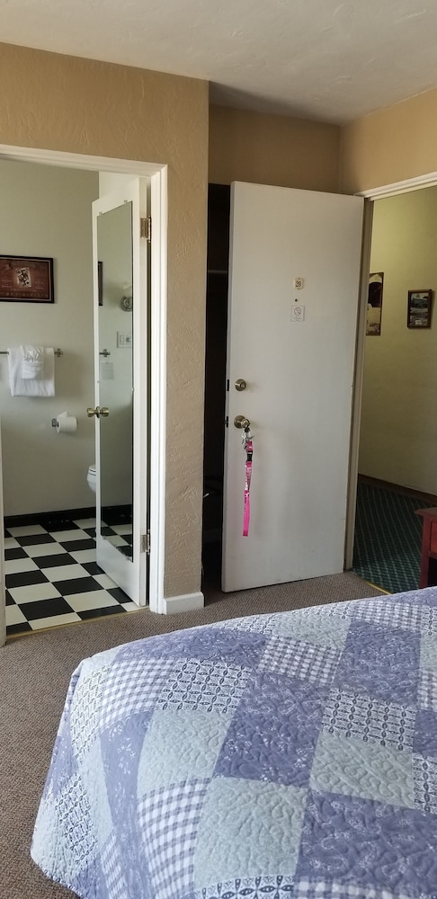 Florence Lighthouse Inn - photo 12