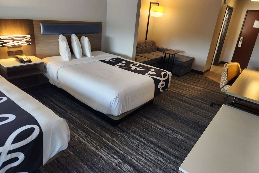 La Quinta Inn & Suites by Wyndham Warner Robins Robins AFB - photo 13