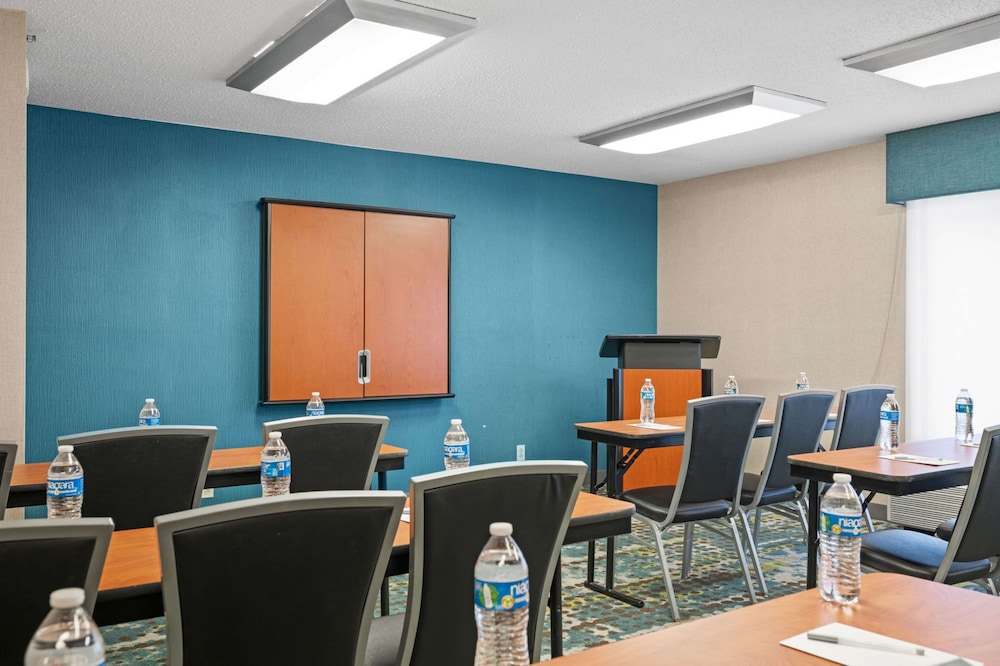 Hampton Inn Cleveland Westlake - photo 33