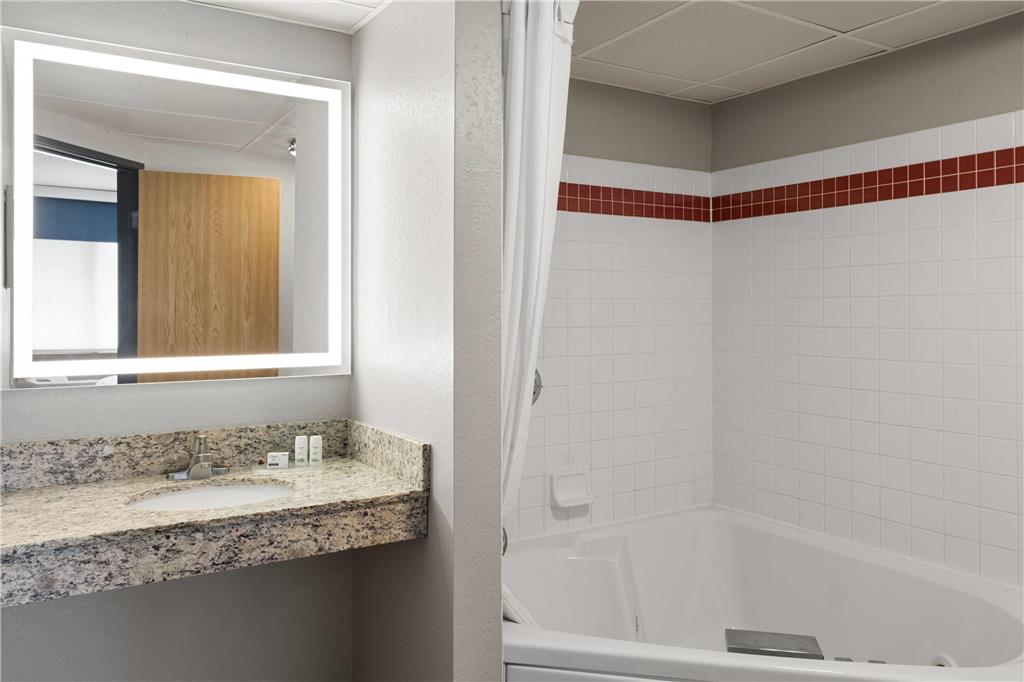 AmericInn by Wyndham Alexandria - photo 24