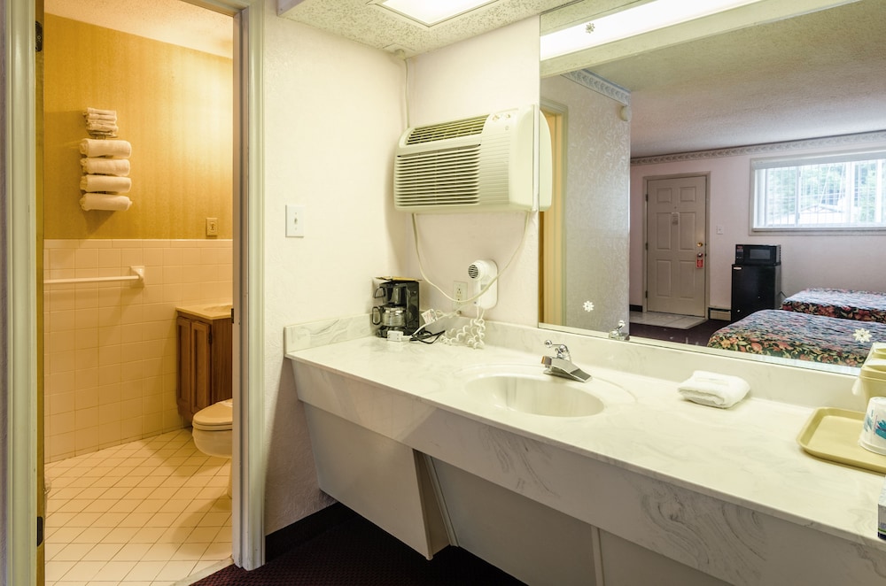 Highland Hills Motel and Cabins A Master Hosts Resort - photo 34