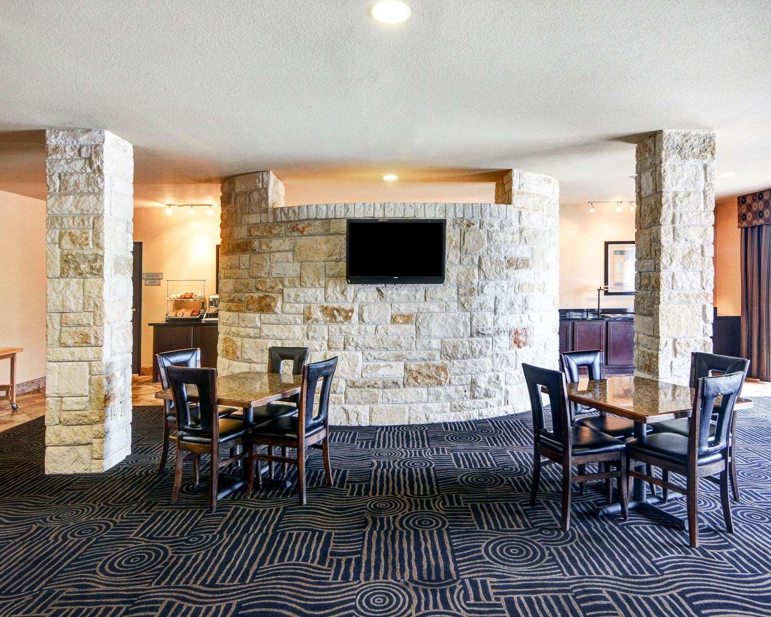 Comfort Suites Arlington - photo 12