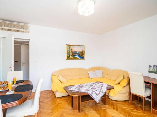 Apartment Klaudia Two Bedroom Apartment with Balcony