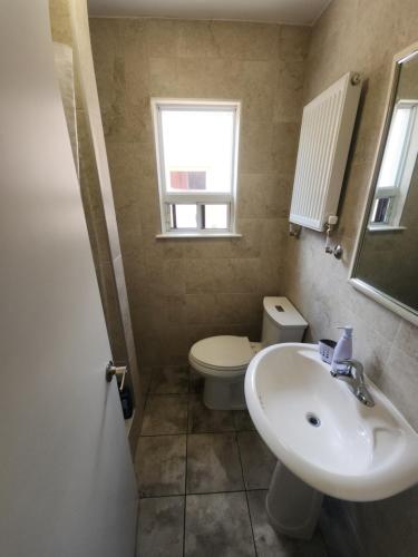 Affordable Quiet Private Room - carbon neutral hotel in Toronto