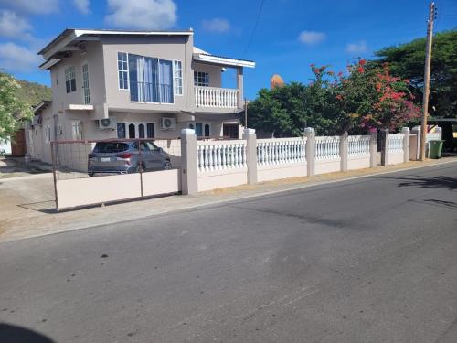 Stroop’s Bliss & Comfort in Unknown City, CURAÇAO