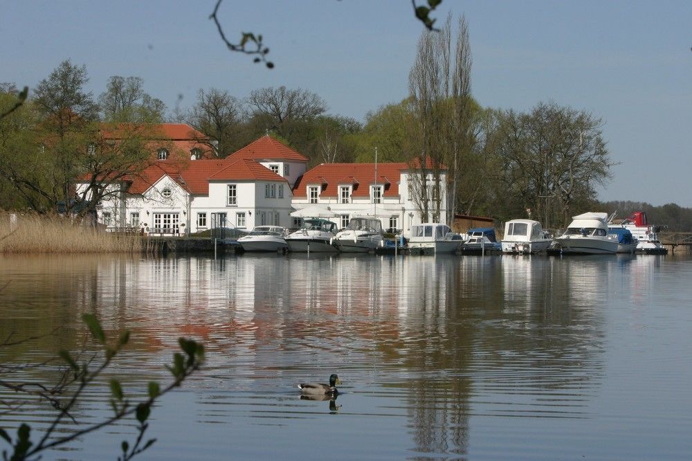 Hotel & Restaurant Seeschlösschen Wustrau — 4-Star Luxury Hotel in Fehrbellin, Germany
