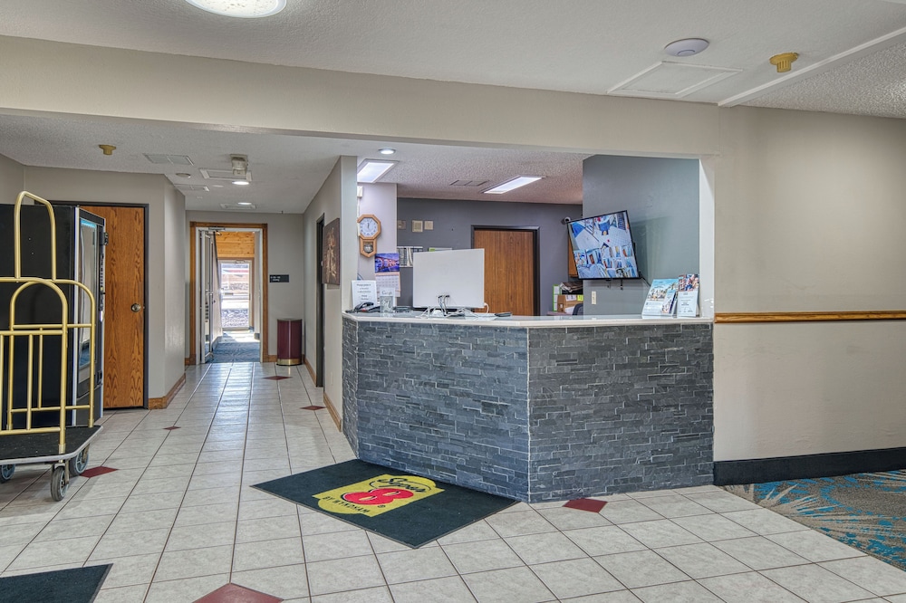 Super 8 by Wyndham Sturgis - photo 2