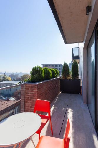 2BR luxury apartment with 2 Balconies in historic Tbilisi