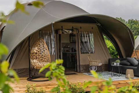 Glampinglodge luxe voor 4 personen met hottub — hotel in Meerssen