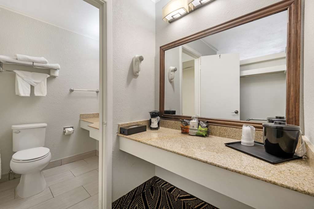 Best Western Red Carpet Inn - photo 45