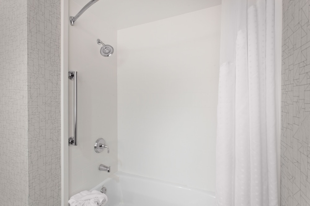 Holiday Inn Express Hotel & Suites Oakland Airport by IHG - photo 12