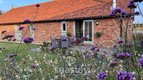 Myrtles Barn Amazing Renovated 2 Bed No Guest Fee in Dover, United Kingdom
