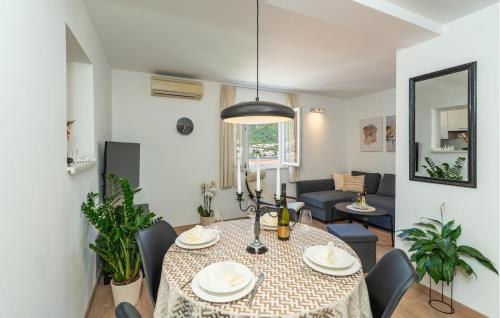Beautiful Apartment In Sustjepan