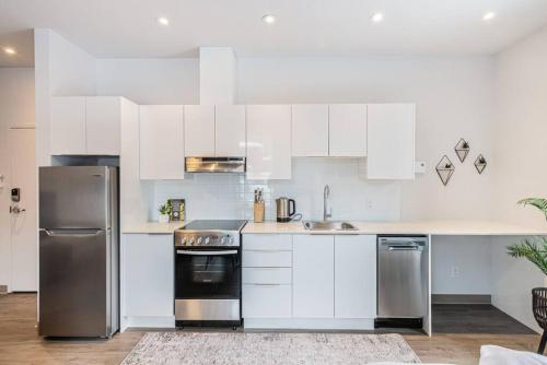 Amazing New Apartment Close to Mount Royal Le Plateau by Denstays — 4-Star Luxury Hotel in Montreal, Canada