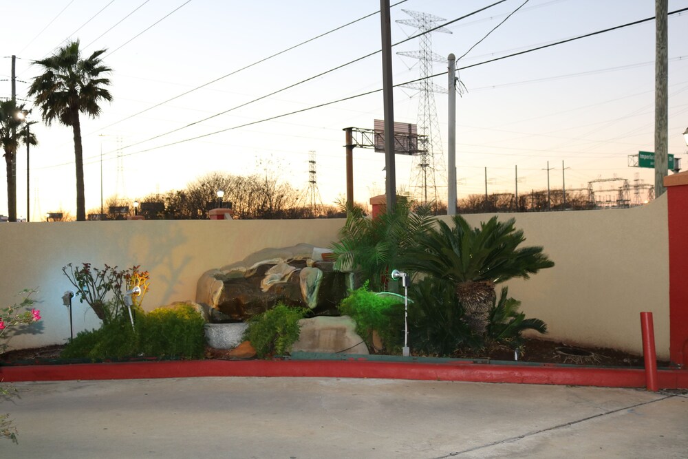 Scottish Inns & Suites IAH Airport Beltway8 - photo 10