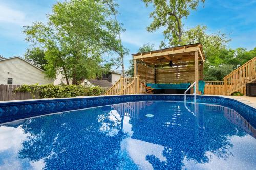 Woodlands Wonder by Oak Island Accommodations - photo 43