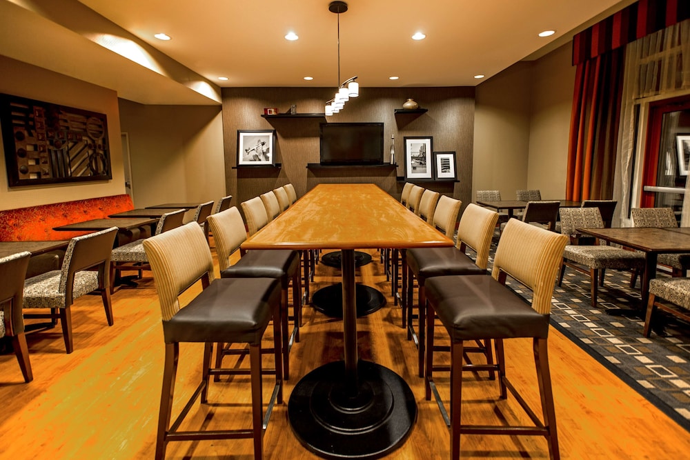 Hampton Inn New York LaGuardia Airport - photo 21