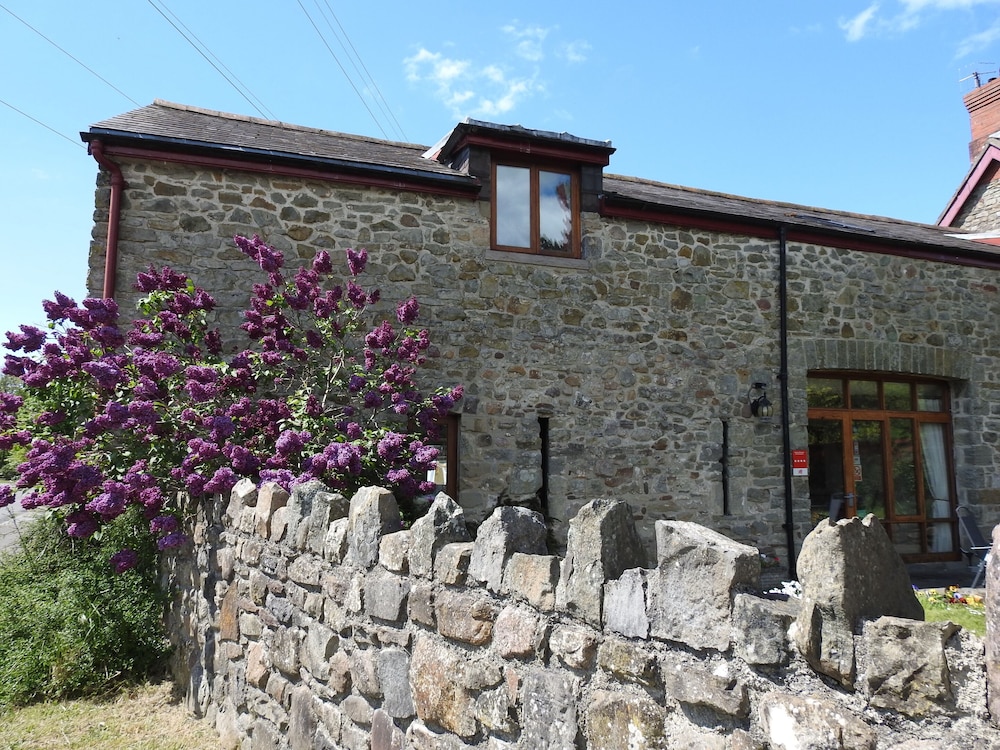 The Barn B&B — 4-Star Luxury Hotel in Port Talbot, United Kingdom
