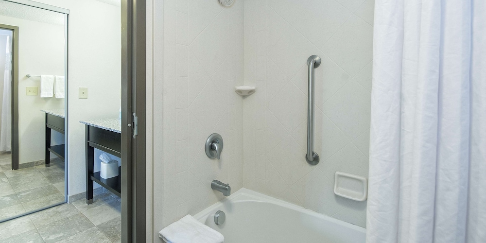 Hampton Inn & Suites Seneca Clemson Area - photo 46