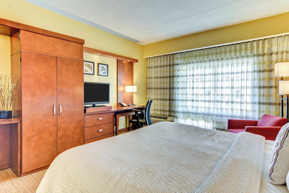 Courtyard by Marriott Bridgeport Clarksburg - photo 14