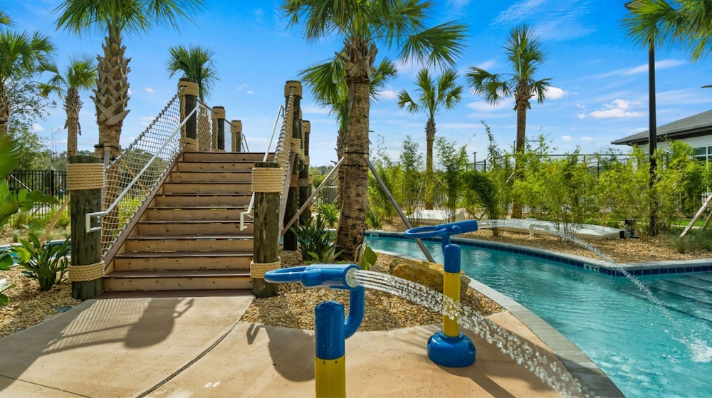Bright & Airy 5BR Resort Home with Pool - photo 47
