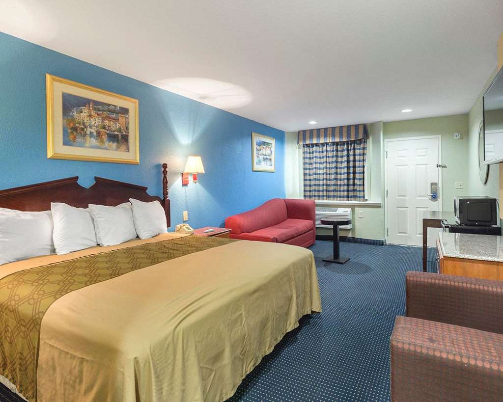 Rodeway Inn South Houston - photo 13