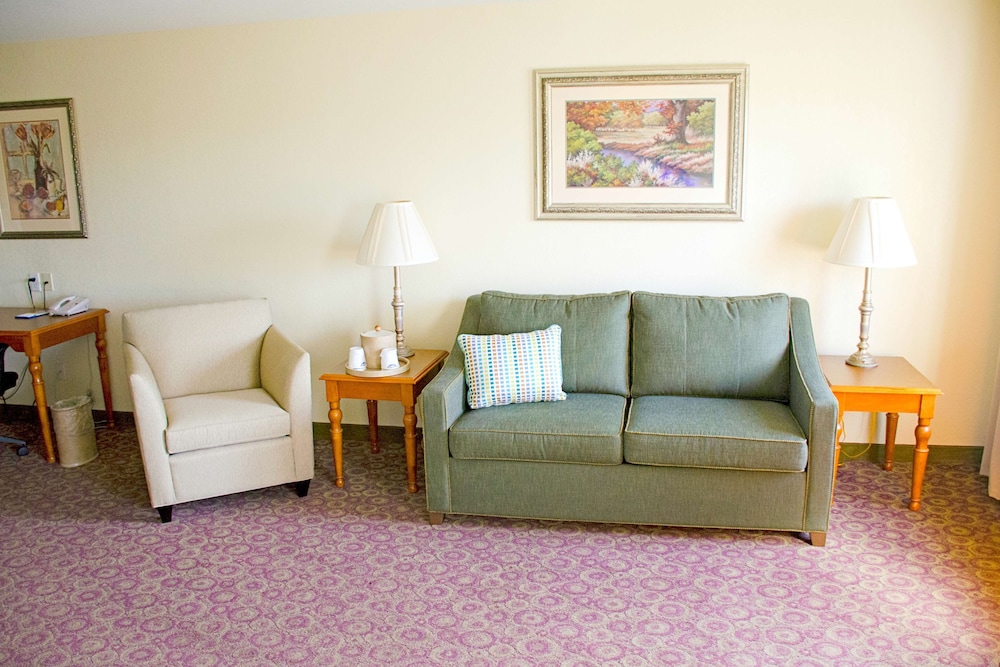 Hampton Inn and Suites College Station - photo 36