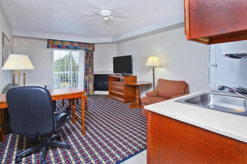Holiday Inn Express & Suites Petoskey by IHG - photo 30