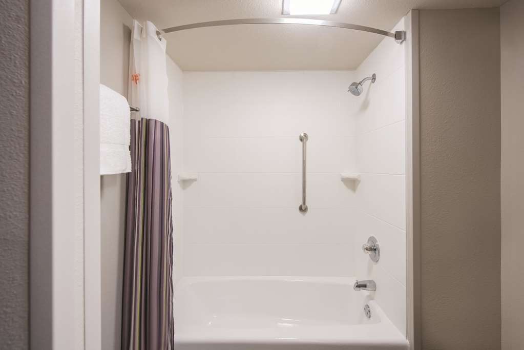 La Quinta Inn & Suites by Wyndham Festus St. Louis South - photo 11