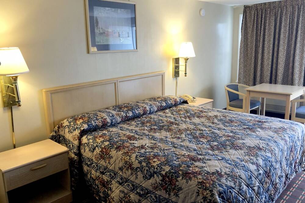 OYO Hotel Starlite Seneca Falls - photo 16
