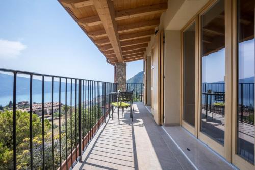 Casa Panoramica — 4-Star Luxury Hotel in Gardola, Italy