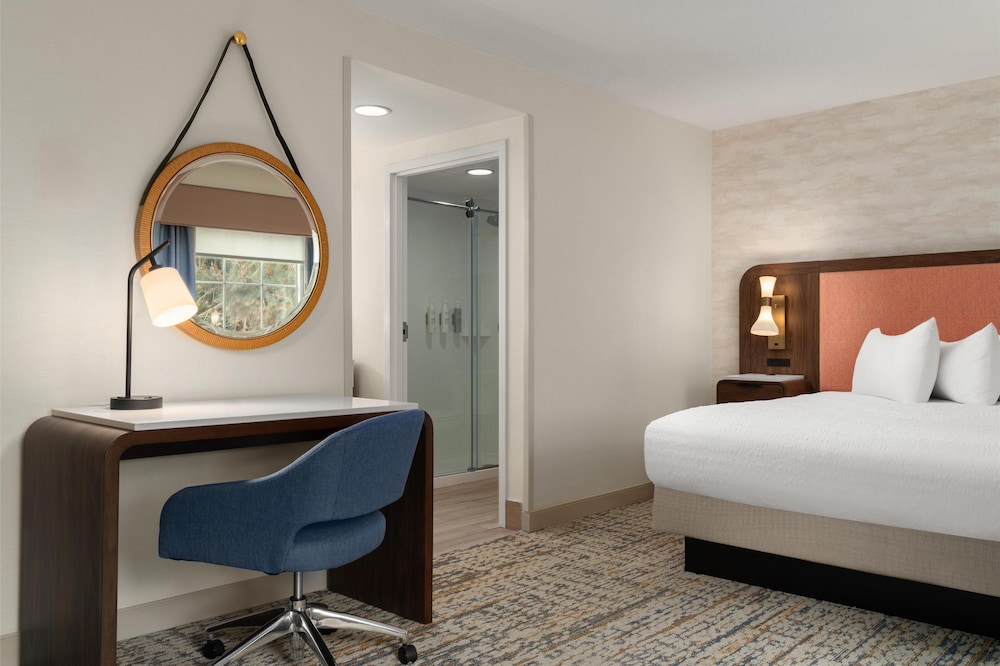 Hampton Inn & Suites Newport Middletown - photo 14