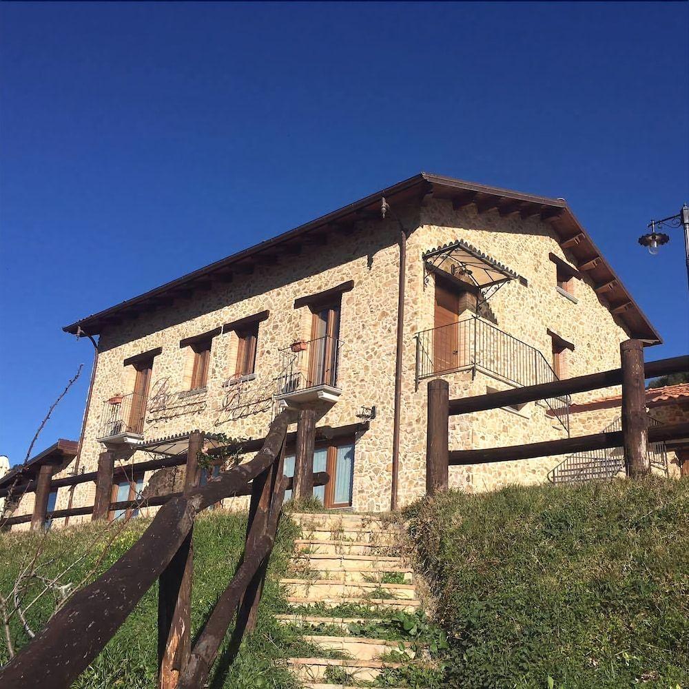 Il Casolare - carbon neutral hotel in Borgia