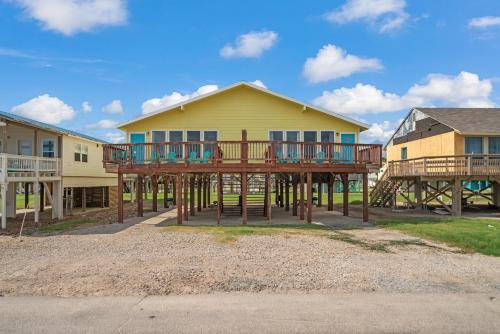 Oceanfront 2BR Cottage w Sunsets Views Comfy and Pet and Family Friendly — 4-Star Luxury Hotel in Freeport, United States