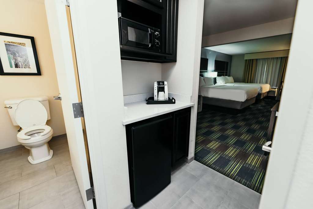La Quinta Inn & Suites by Wyndham Ankeny IA Des Moines IA - photo 27