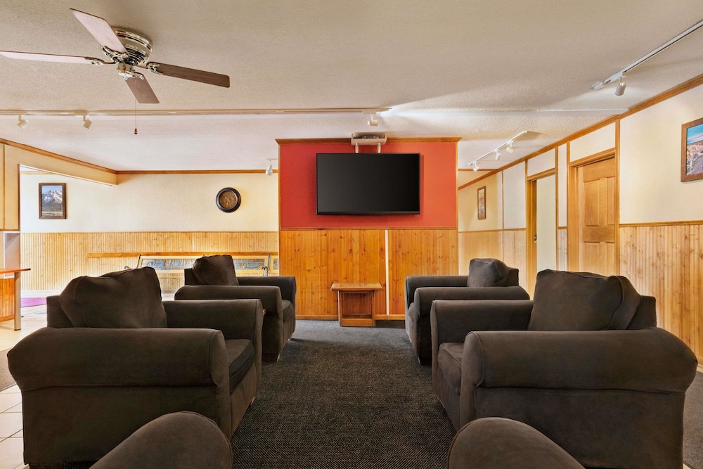 Travelodge by Wyndham Edgemont - photo 38