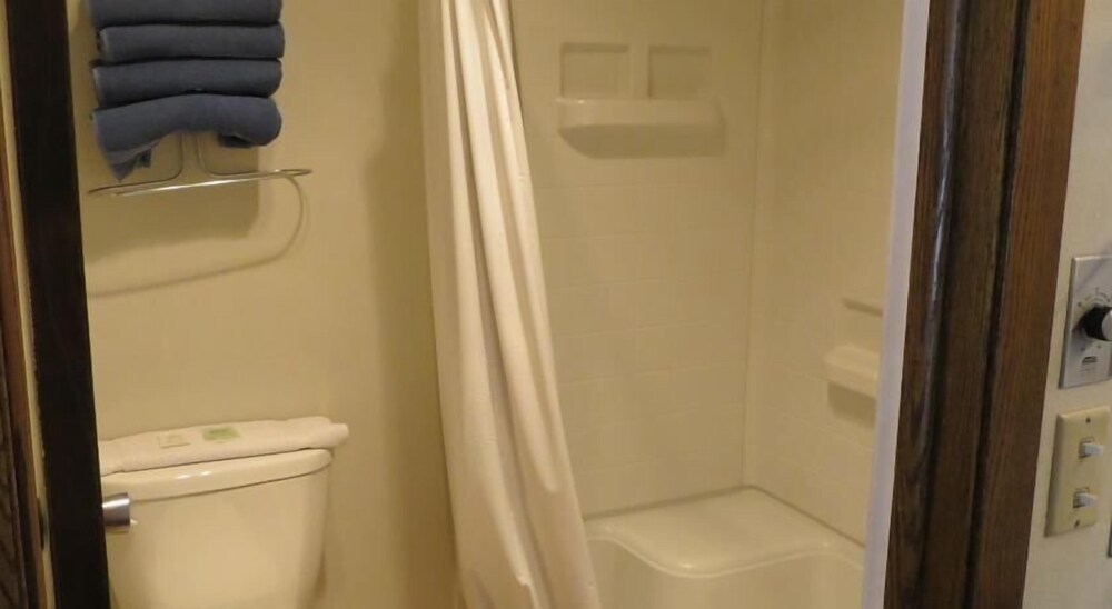 Coachlight Motel - photo 4