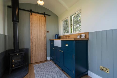 Bannfield shepherds hut — Ballymoney — photo 3