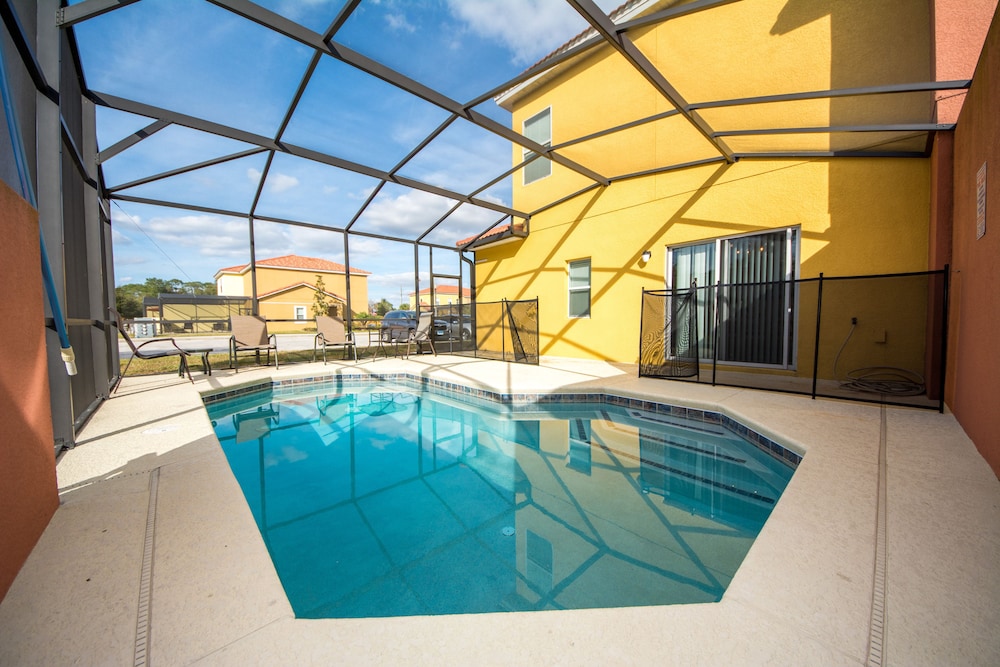 Bella Vida Resort by Home 2U - photo 176