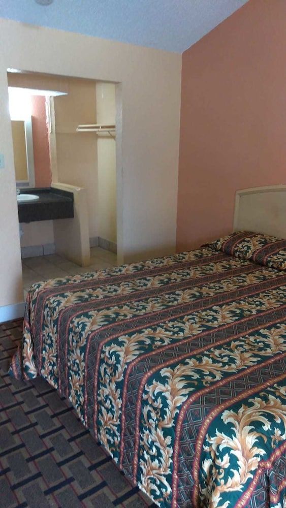 Abram Inn Arlington - photo 5