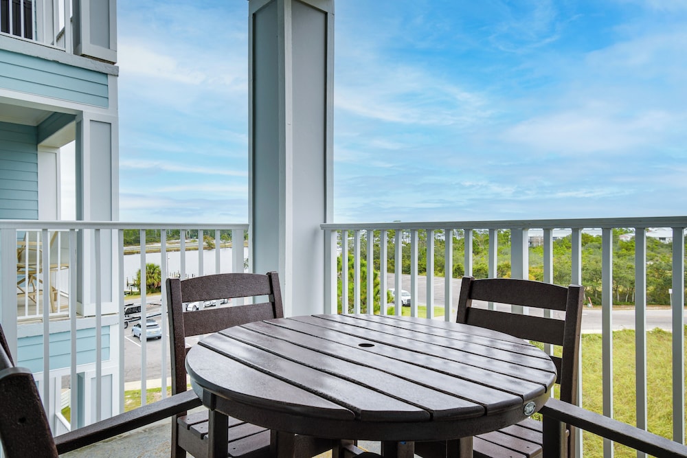 Gulf Coast 'cozy Condo' w Pool: Walk to Beach — 4-Star Luxury Hotel in Orange Beach, United States